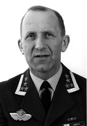 Portrett av en mannlig offiser - militær person.
Ob. Olav AA