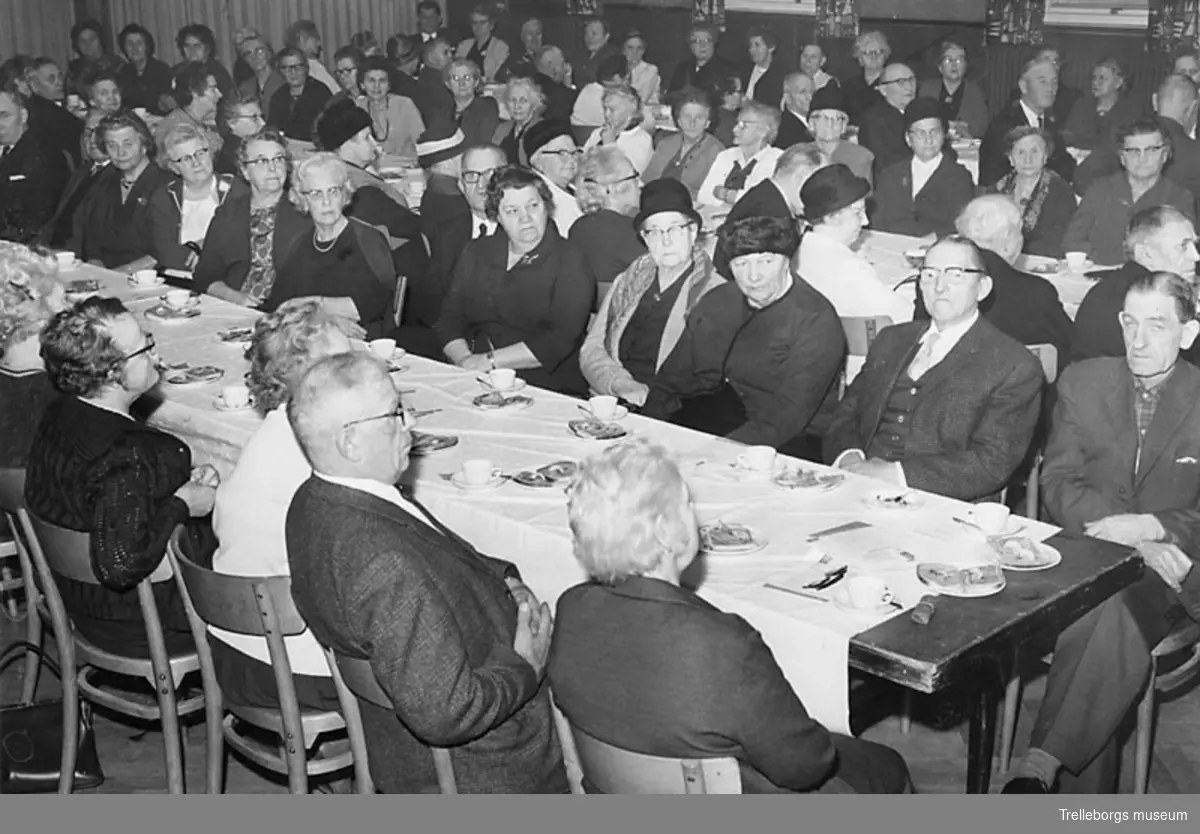 Pensionärsföreningens möte 1965. Längst till höger "Koppar-Kal".