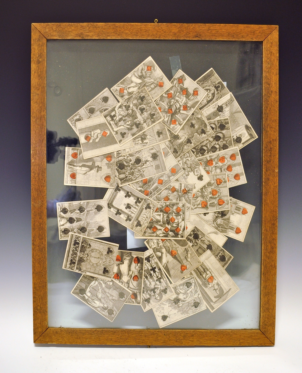 Spillkort (kopier av gamle) - ikke en hel kortstokk, bare et utvalg. Kortene er lagt mellom to glassplater med treramme rundt - til bruk i utstilling.
