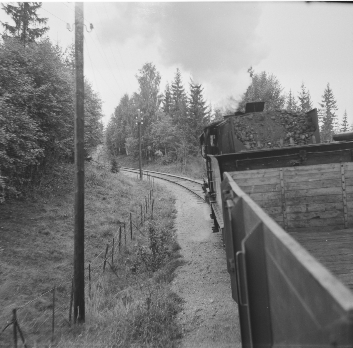 A/L Hølandsbanens veterantog til Krøderen mellom Sysle og Snarum stasjoner.