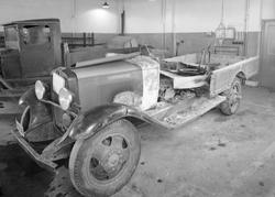 Brannskadet lastebil i verkstedet hos Anco.