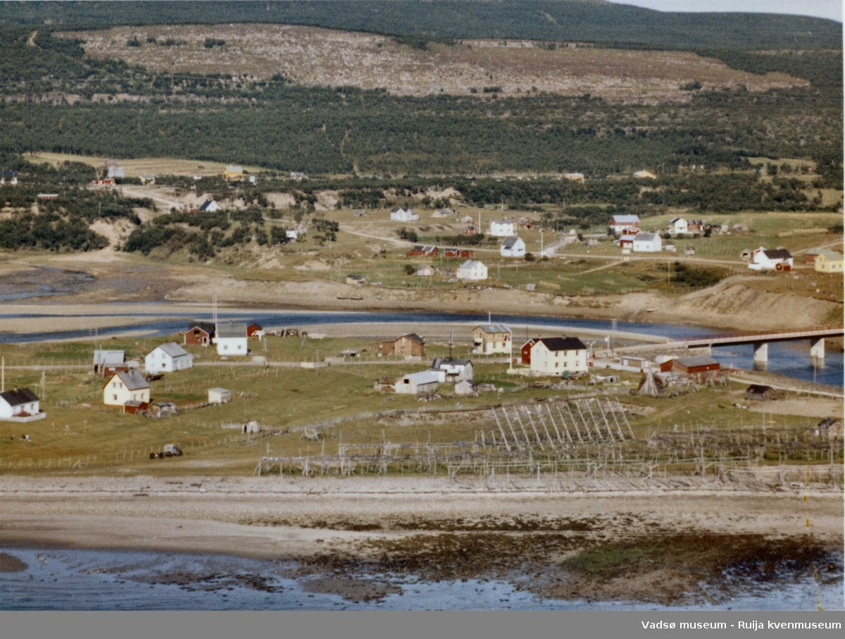 Flyfoto av Vestre Jakobselv vest, Vadsø kommune, 1963.