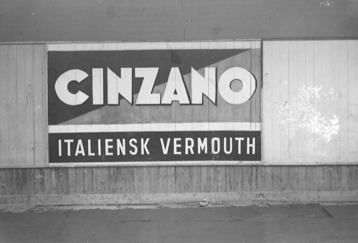 Reklameplakat for Cinzano ved Folkets Hus