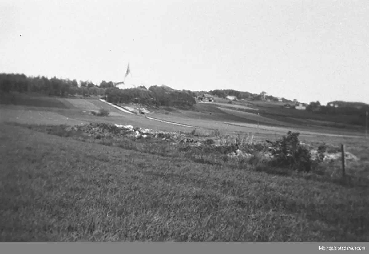 Sommar i Lindome i början av 1940-talet. Relaterade motiv: 2007_0454 - 0468.