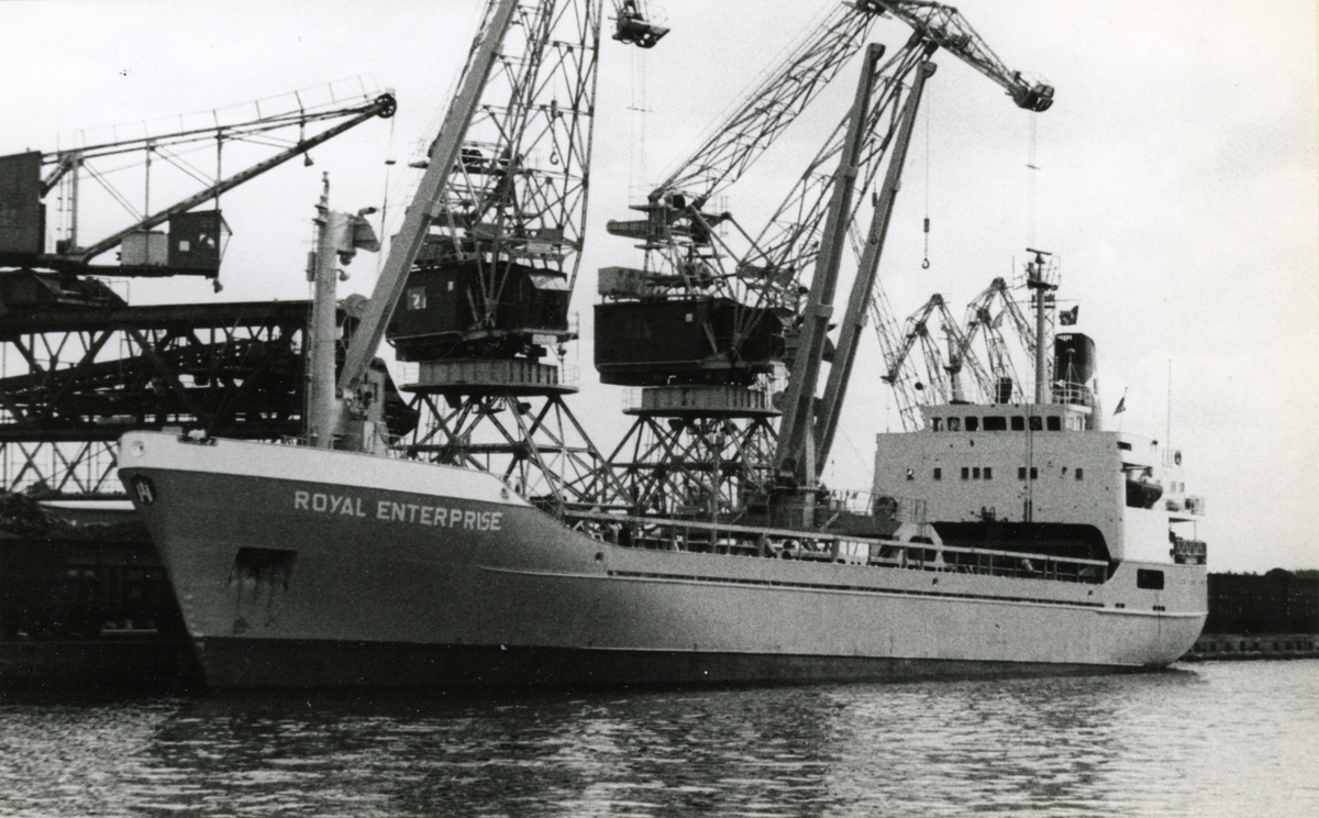 Ägare:/1970-75/: ett partrederi, Huvudredare: Mathies Reederei Schwedendienst G.m.b.H. Hemort: Hamburg.