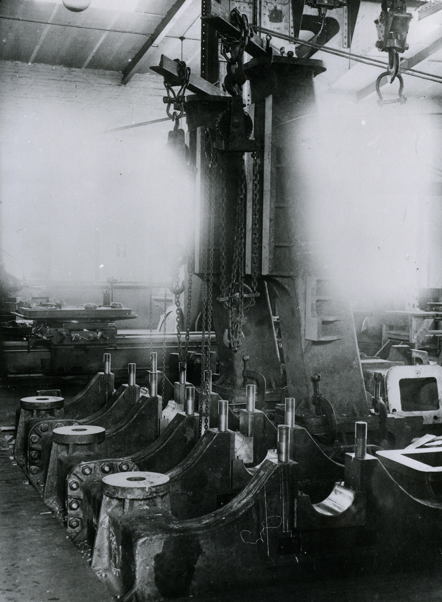 Oskarshamns varv.
Ångmaskinen för ATAIR under byggnad i april 1942.