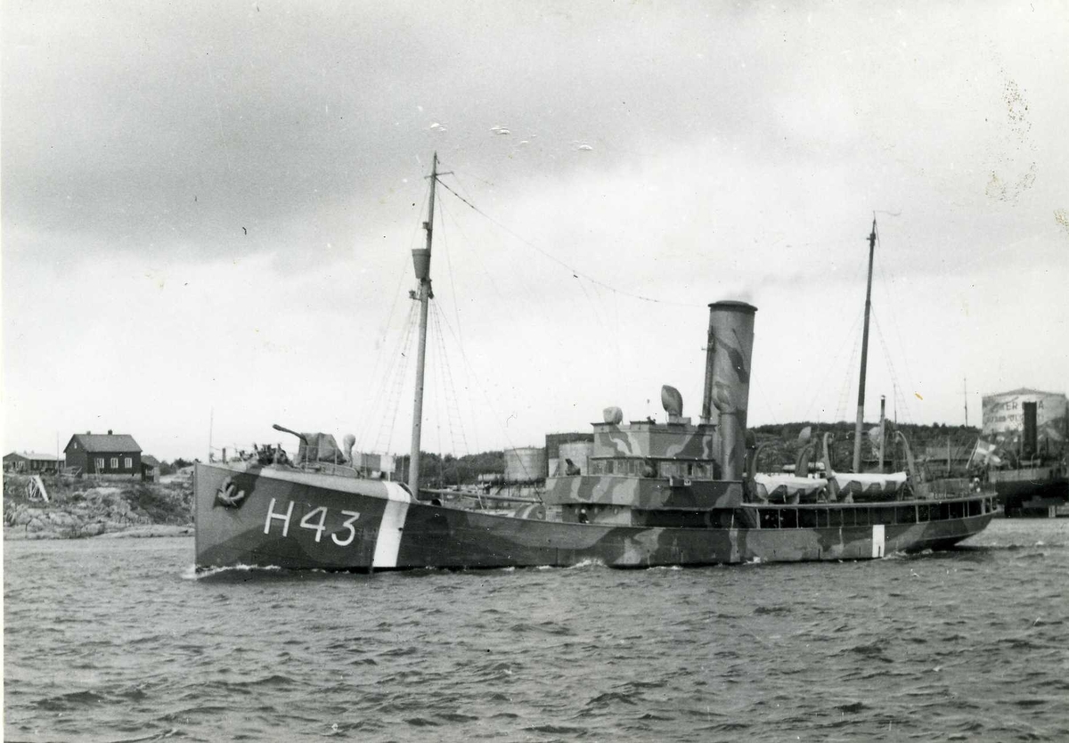 Hjälpkanonbåten Odin (H 43) på Västkusten 1944.