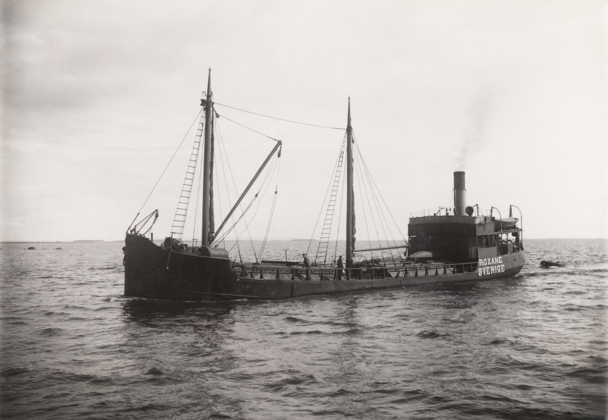 Lastångfartyget ROXANE av Göteborg i Åhus år 1918.