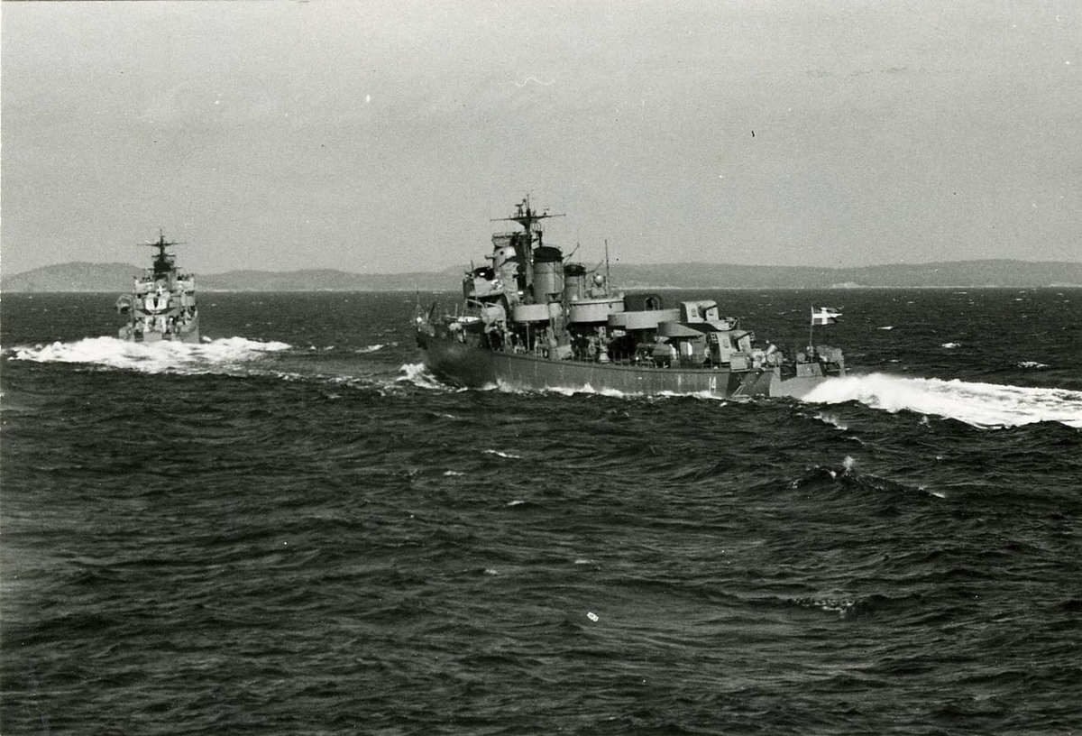 Jagarna Visby och Kalmar i Kustflottan den 31 aug. 1948.