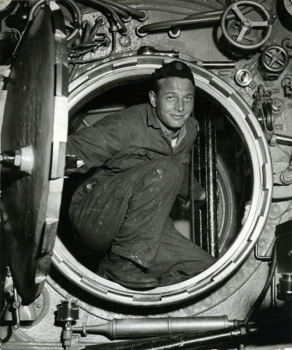 Aktra slussen på ubåten Neptun, 1954.