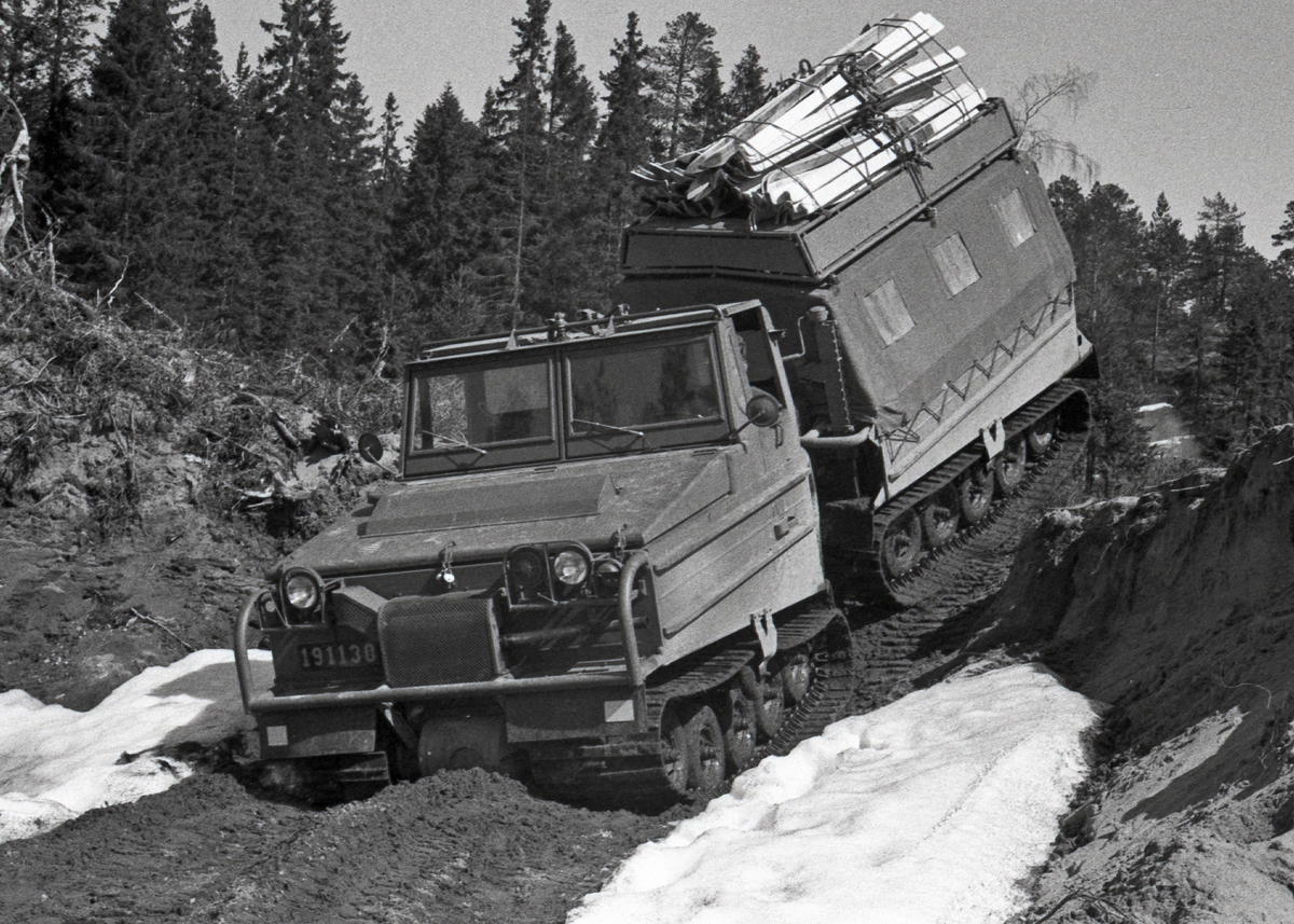 Transport av skidor med bandvagn. I21 Västernorrlands Regemente, Sollefteå.