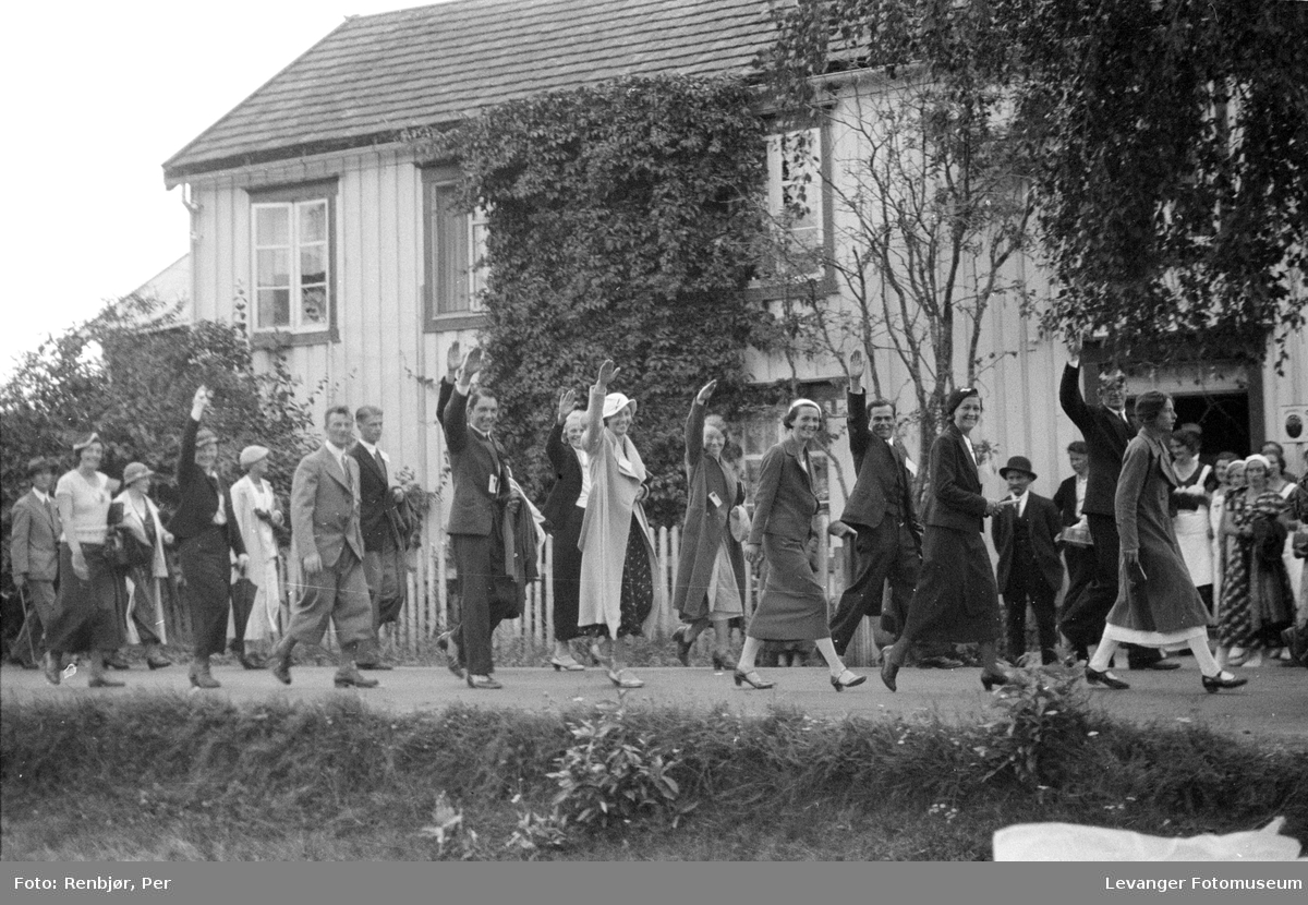 Fra Nasjonals Samlings riksmøte på Stiklestad i 1934. Marsjen fra Verdal til Stiklestad.