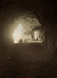 På vandring i tunnelparti ved Jøssingfjord i Sokndal 1921
