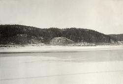 "Veianlæg". Trøsken bru. Vegparti med stabbesteinsrekkverk.