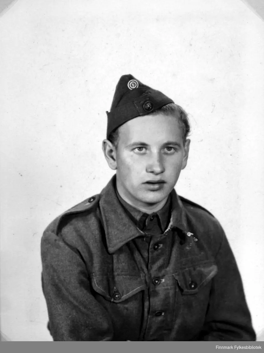 Portrett av Abraham Randa i uniform, fotografert i 1948.
