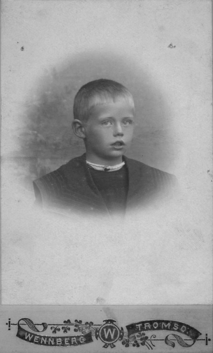 Portrett av ukjent gutt, ca. 6-8 år