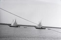 Arabiske båter i Shatt al-Arab. Bildet tatt fra noen ombord 