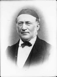 Portrett i kvartfigur av presten C. A. Heyerdahl, med kalott