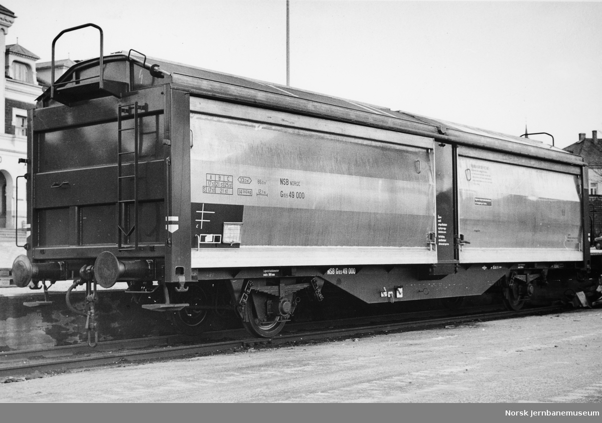 NSB godsvogn med skyvevegger og -tak litra Gtl5 nr. 49500