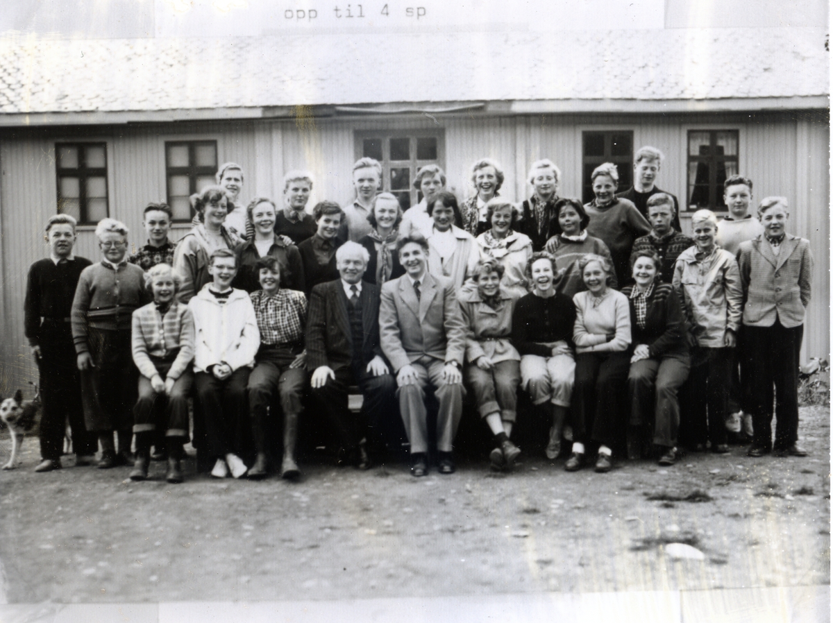 Skoleklasse ved Valdres kommunal høyere realskole, 1955.