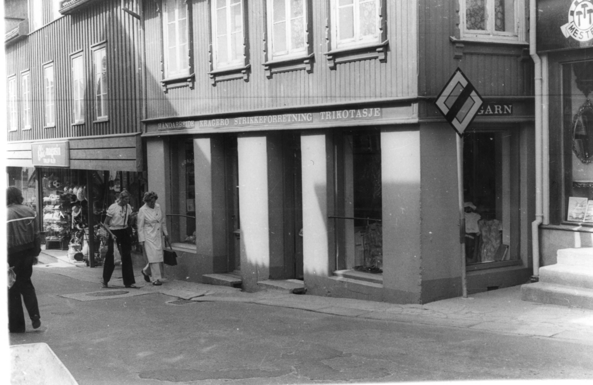 Kirkegata 20, Kragerø Strikkeforretning.