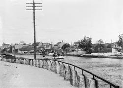 Fredrikstad, fotografert fra landevei på Kråkerøy, mot Glomm