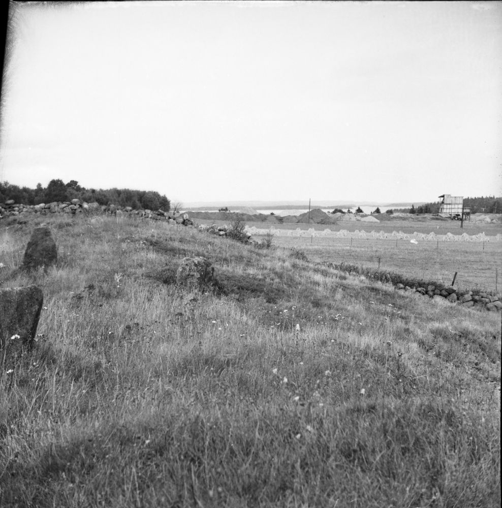 Utsikt från gravfältet Hjällnäs mot Mjörn   Stora Lundby