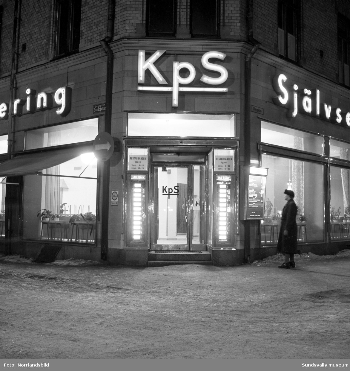 Smörgåsautomaterna utanför KPS självservering på Storgatan.