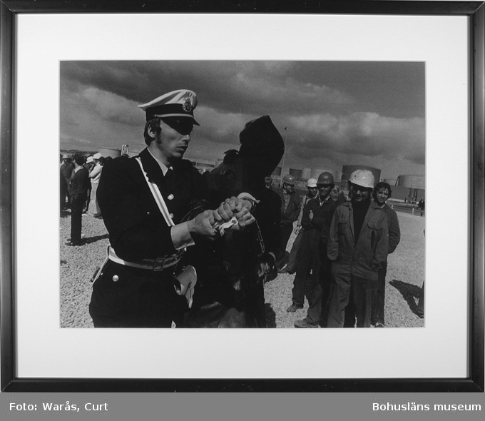 Invigningen av Scanraff. Miljöaktivister demonstrerade och greps av polisen. Lysekil Maj. 1975