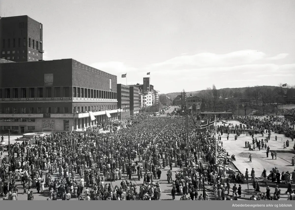 1. mai 1949, Rådhusplassen.