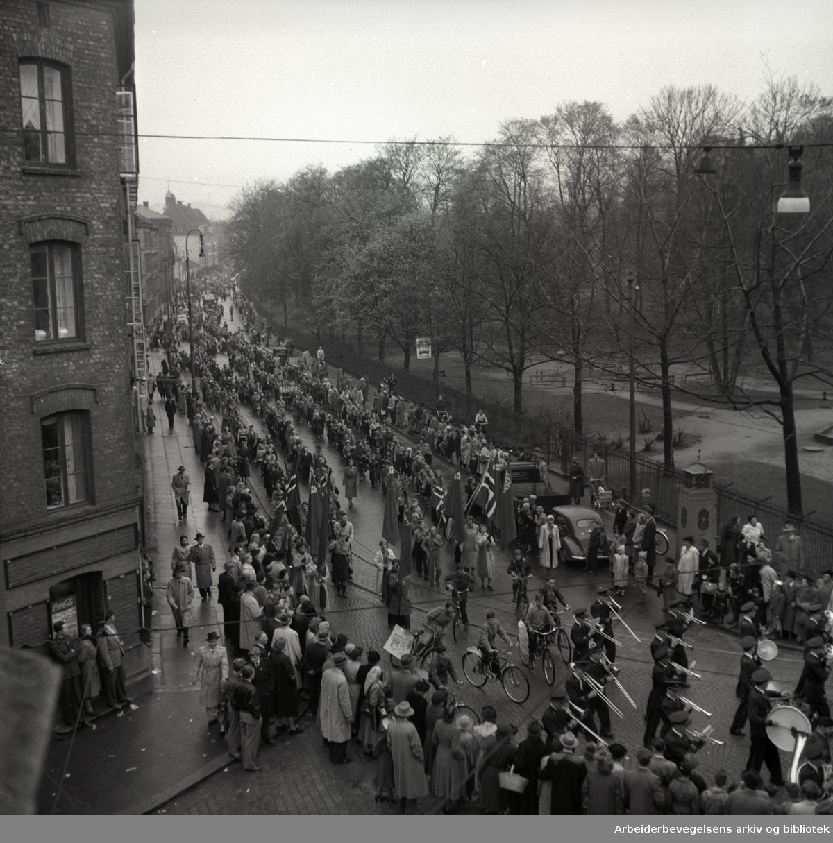 1. mai 1953 i Oslo.Barnetoget..