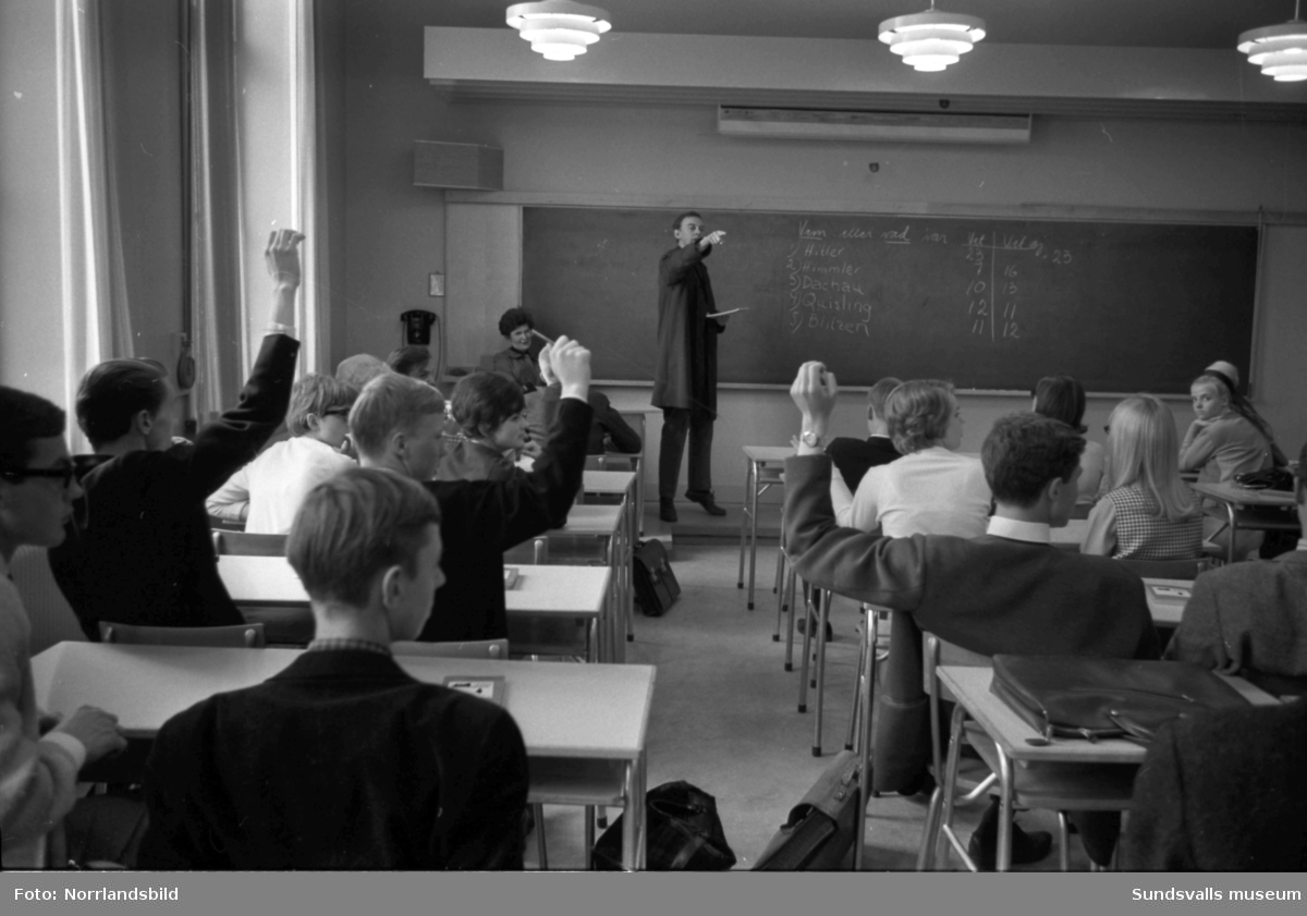 Elever på Åkersviks skola och Läroverket testar sina kunskaper om nazismen.