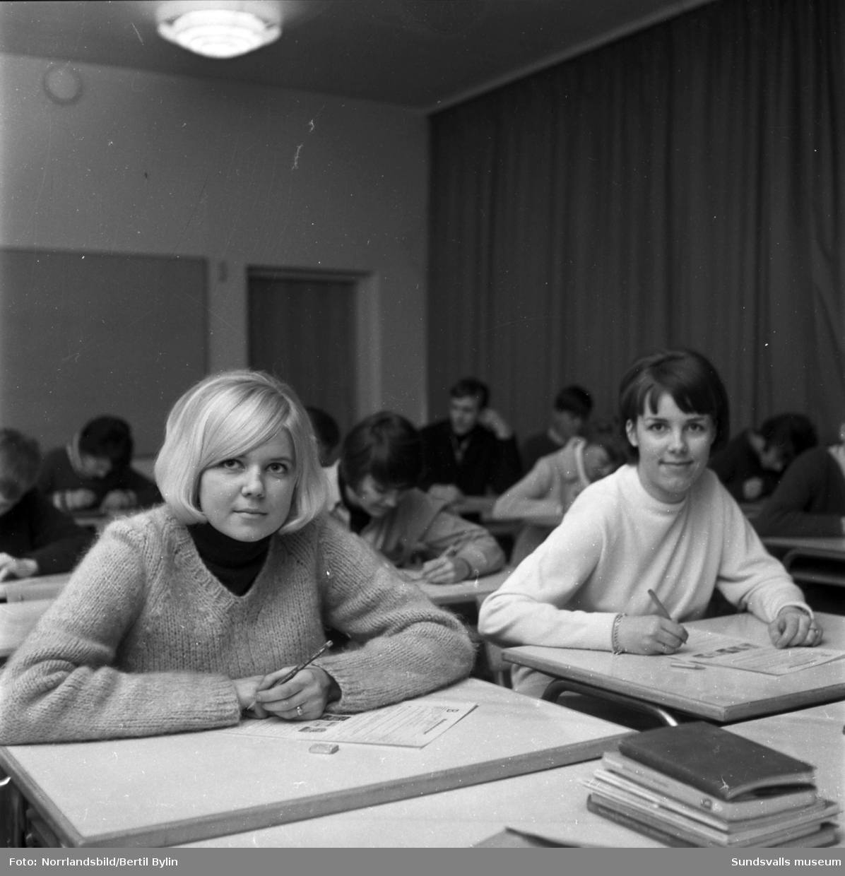 Klass 9G har nutidsorientering på Åkersviks skola.