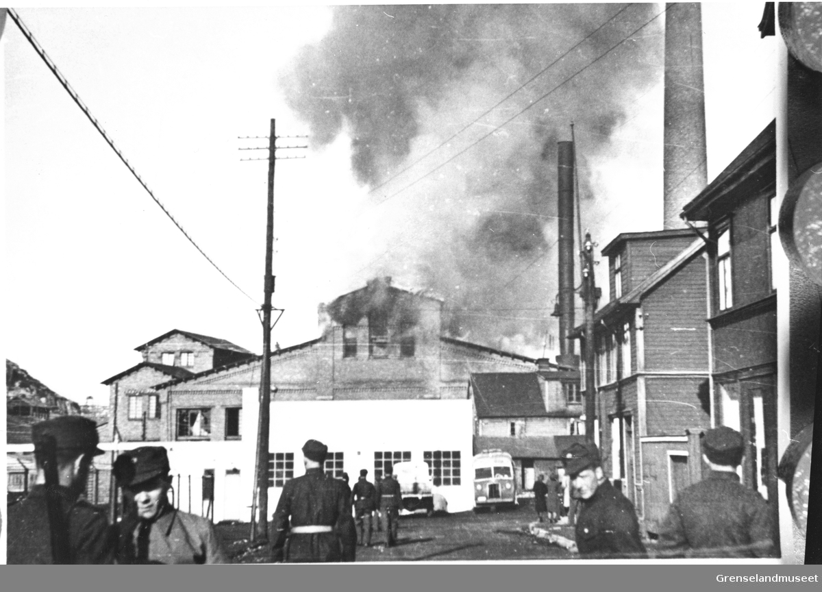 Dampsentralen i brann etter tysk flyangrep 4. mai 1940