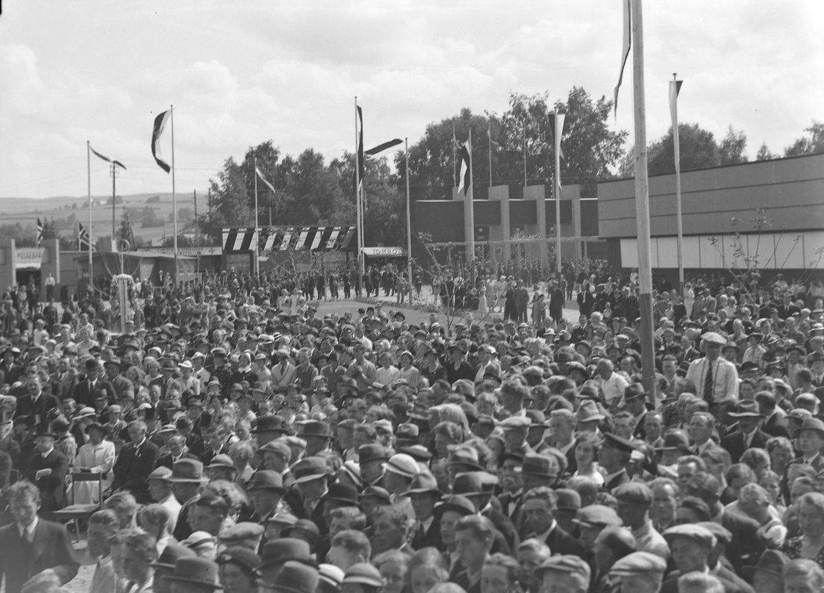 Jubileumsutstillingen i Levanger 1936 - oversikt over besøkende