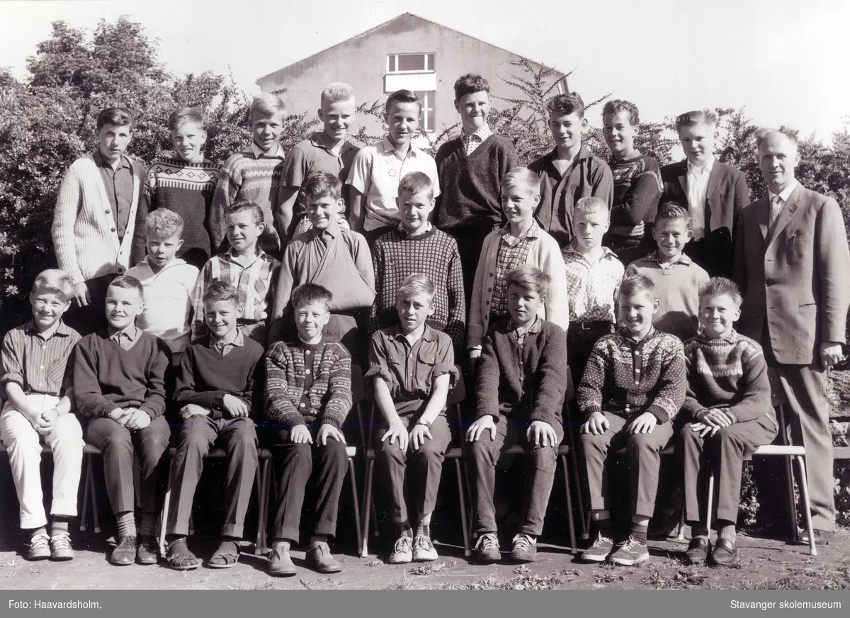 Klassebilde. 7. klasse.  Kvaleberg skole. 1963.