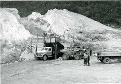 Vannkraftutbygging, lasting av sand i sandtak.