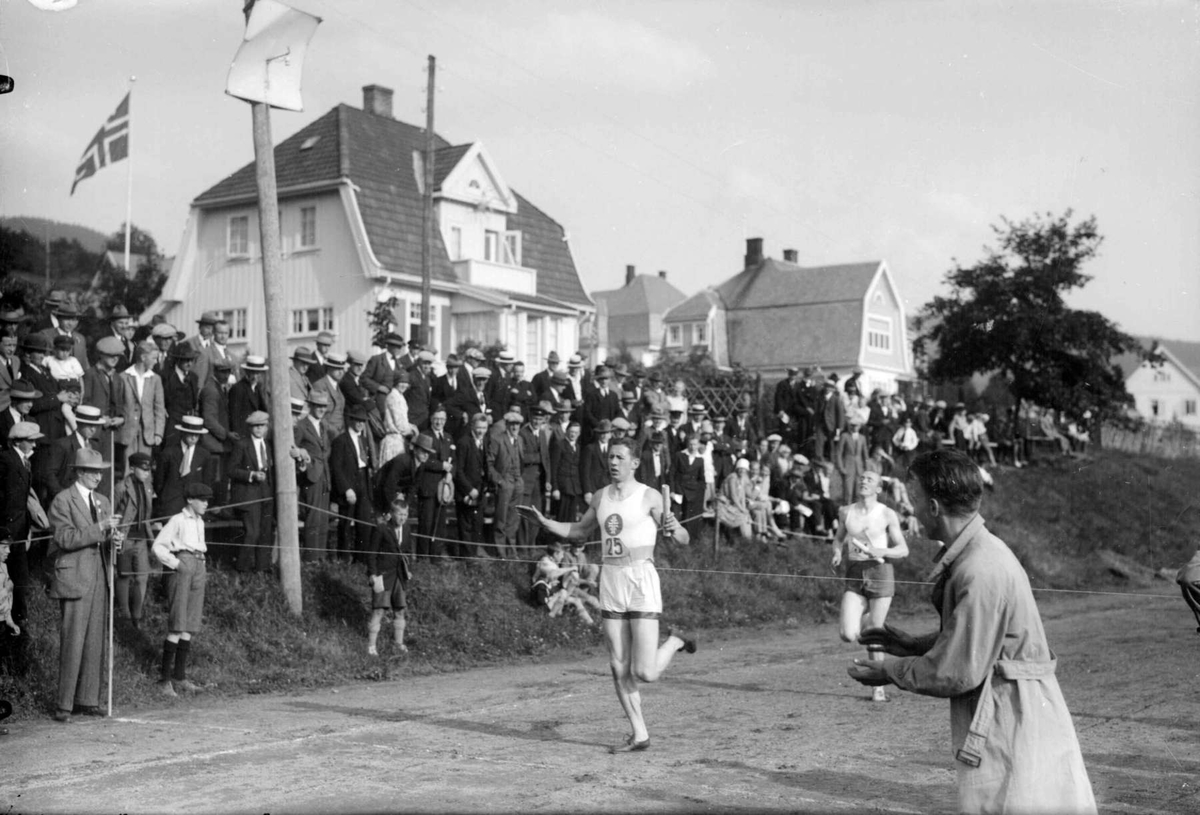 Nasjonalt stevne på Sportsplassen. 1928. Jacobsen, Ready m.fl. 400 m.