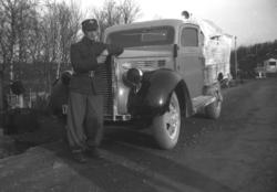 Storm Mikkola og hans første lastebil (Ford V8 årsmodell 193