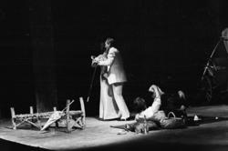 Nationaltheateret. "Kirsebærhaven" Stills for film. 25/11-71