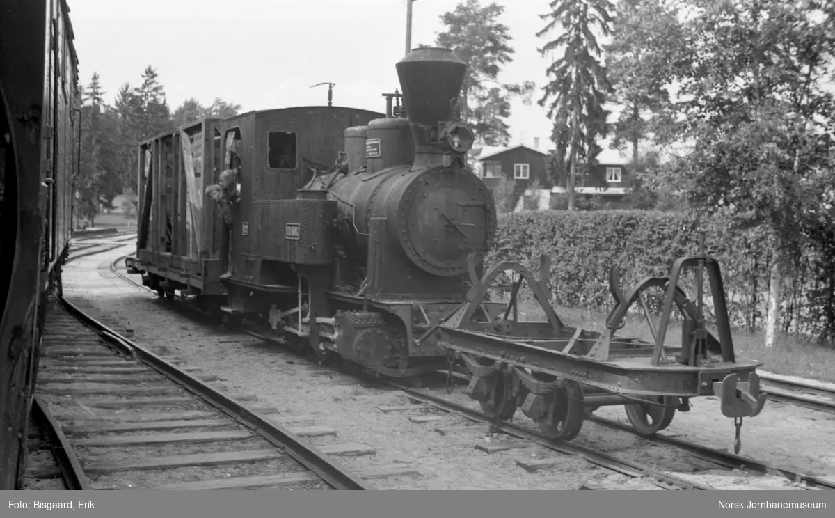 Damplokomotivet "Urskog" og vagg fra UHB på Jernbanemuseet