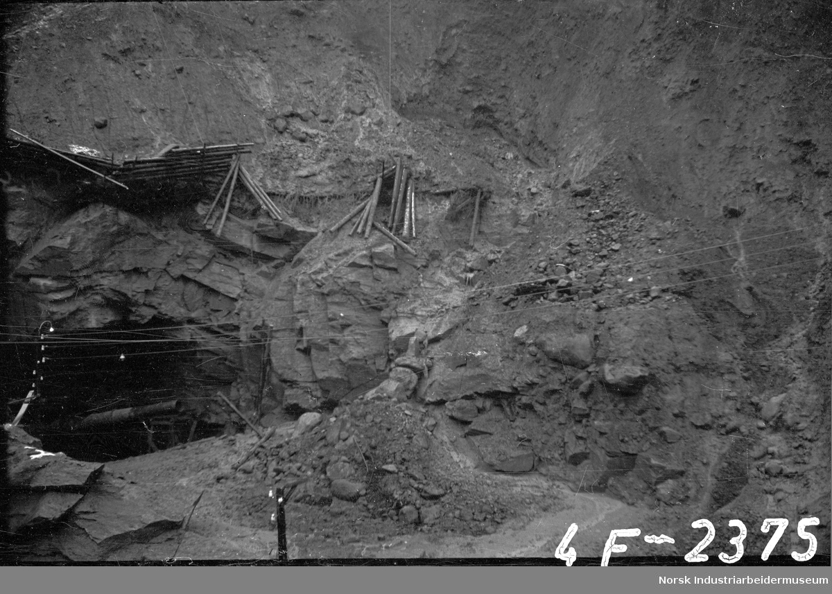 Måranlegget. Ras i tunnelmunningen den 1/11-1942