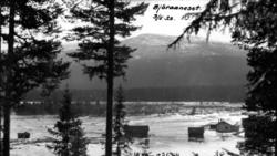 Isgang i Glomma i begynnelsen av mai 1928. Fotografiet er ta