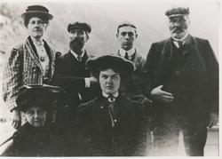 Medlemmer av familien Berli. Børre Berli til høgre på bildet