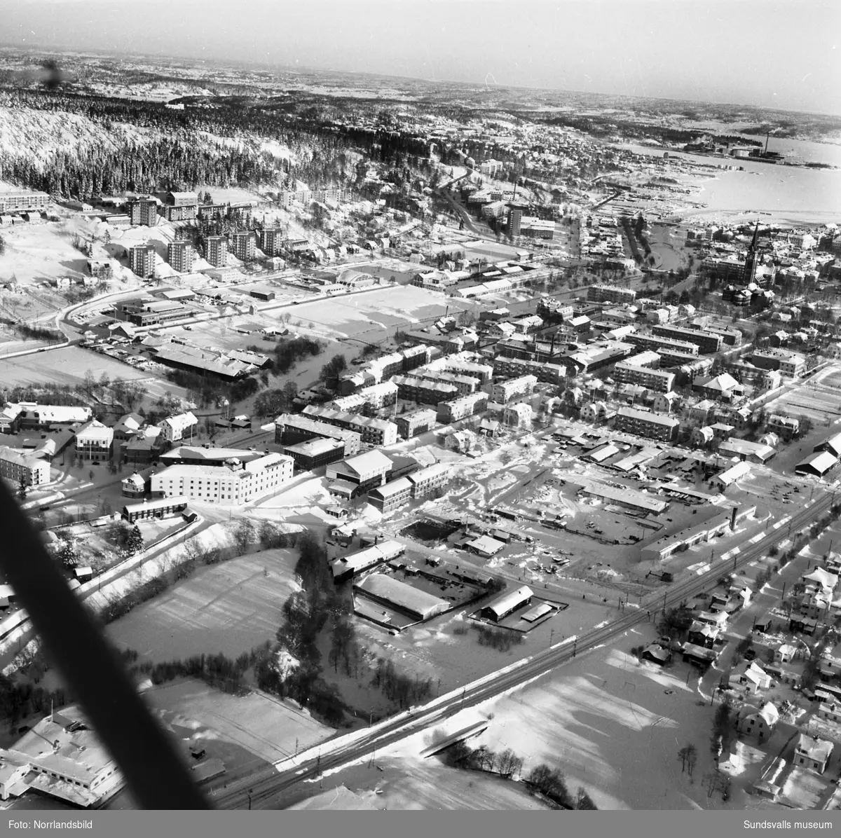 Flygfoton över Sundsvall, Västermalm, Grönborg fotograferat österut och norrut.