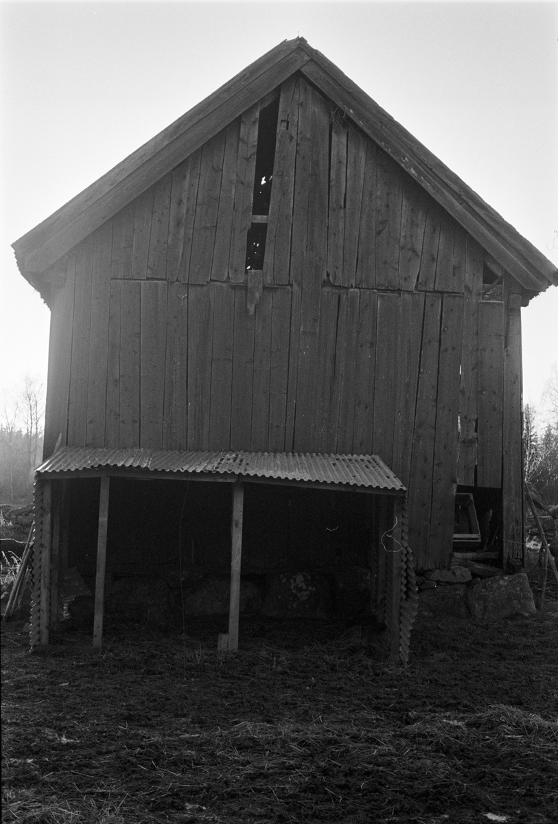 Loge, Tjälinge 4:1, Skogs-Tibble socken, Uppland 1985