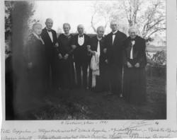 Fotosamling etter Cappelen. Gruppebilde tatt ved gården Nord