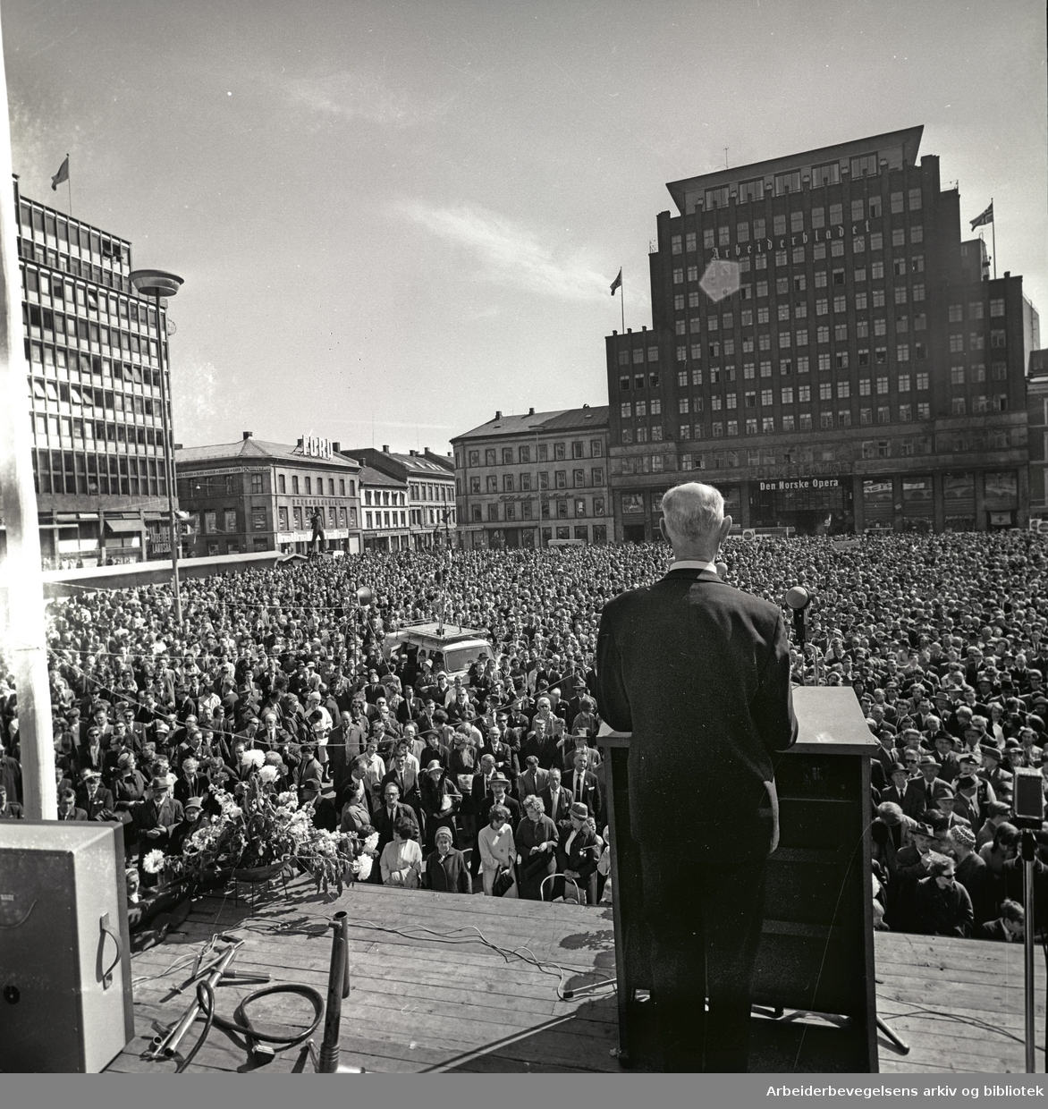 1. mai 1965, Einar Gerhardsen taler på Youngstorget.