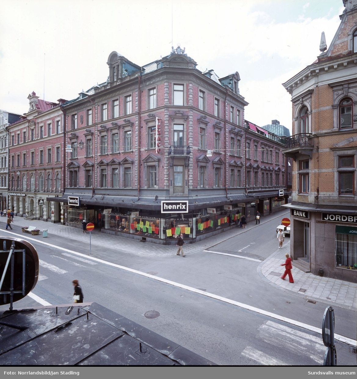 Fastigheten vid Storgatan-Thulegatan, Tidigare Lindgrens Järn. Här är det Henrix som huserar i gatuplan.