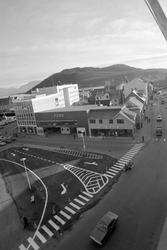 Ny trafikkløsning i krysset nedfor Grand. Harstad Auto i bak